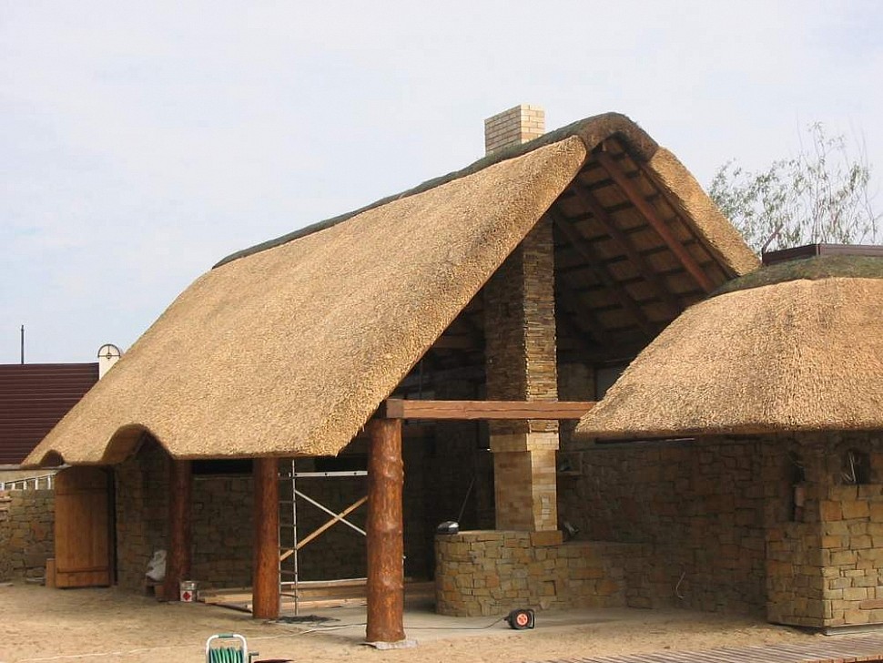 Крыша из камыша тросника соломы