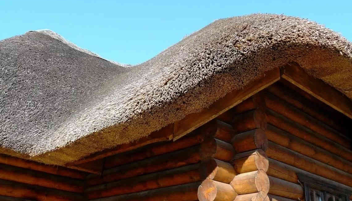 Соломенная крыша монтаж