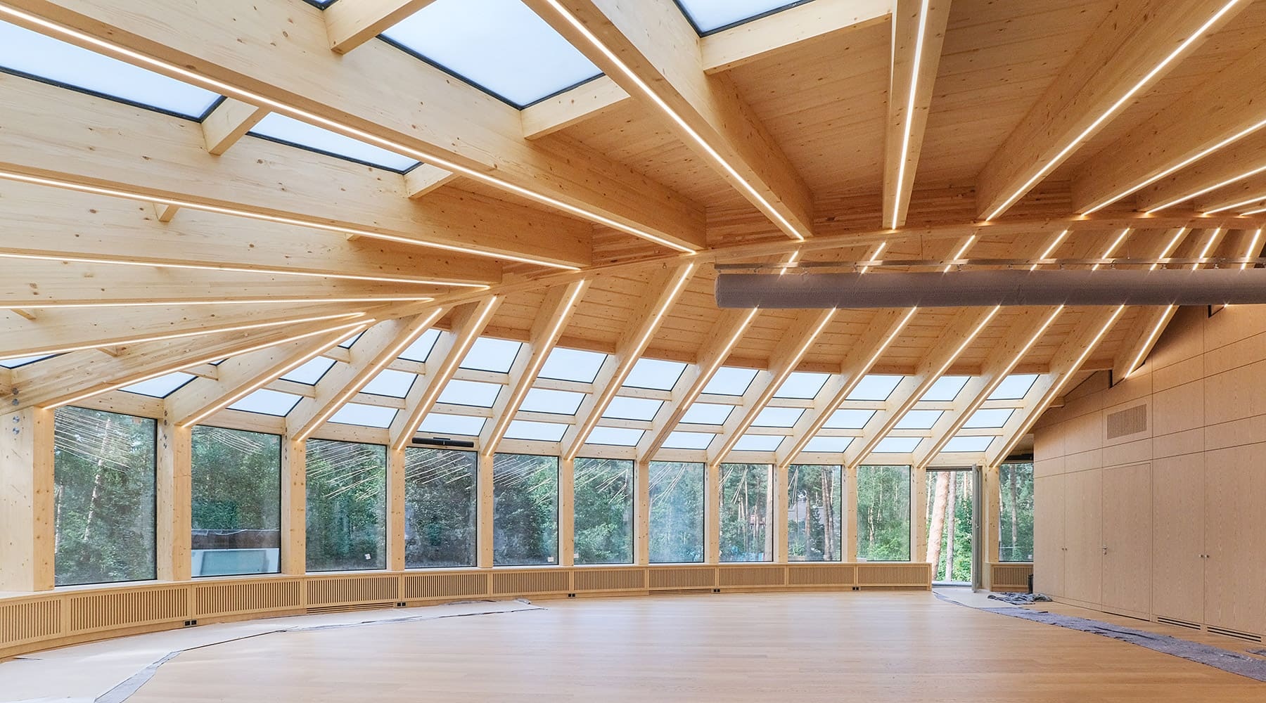 Коммерческое здание из клееного бруса